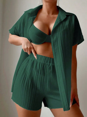 Swim Basics Kimono curto casual de verão com gola dobrável em uma cor lisa e shorts, perfeito para férias e lazer.