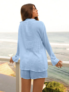 SHEIN Swim Conjunto de camisa de botão frontal com gola dobrável e shorts de cor sólida para cobrir a praia no verão