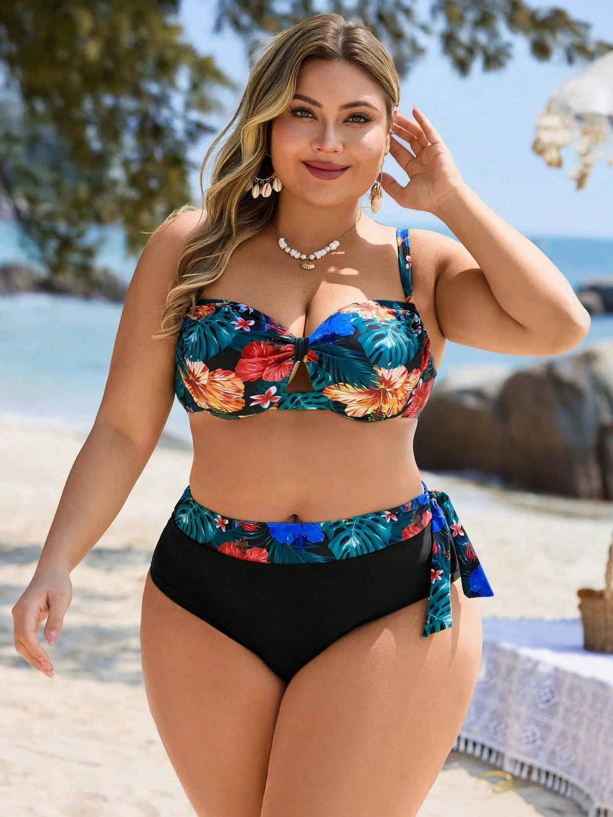 Swim Lushoire Conjunto com 2 Peças Estampa de Planta Tropical Aleatória para Mulheres Plus Size, Top Assimétrica com Babado e Maiô Bikini Triângulo de Cintura Alta, Traje de Banho Simples para Férias e Uso Diário