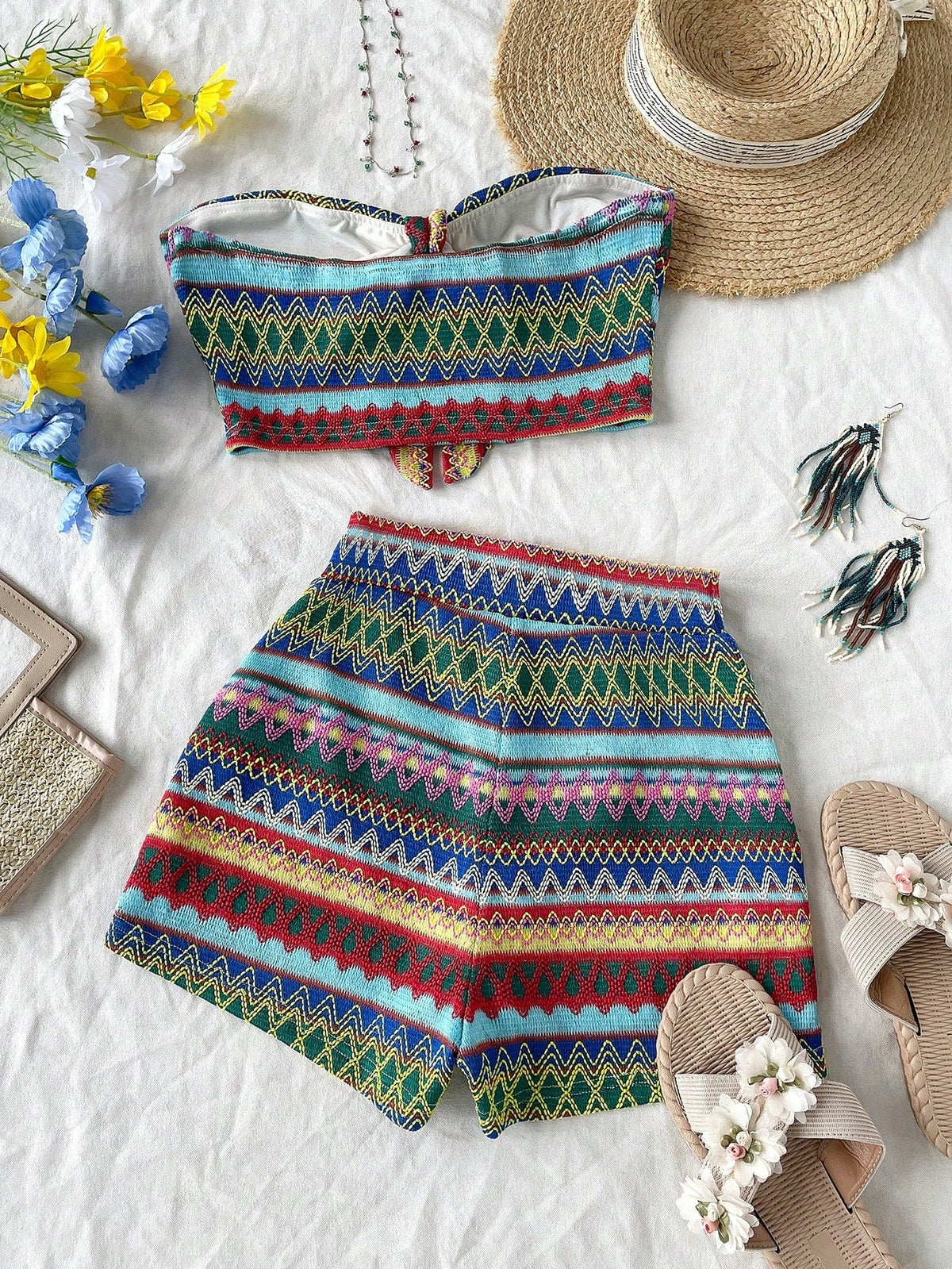 Conjunto Casual 2 Peças - Top Bandeau e Shorts Cintura Alta