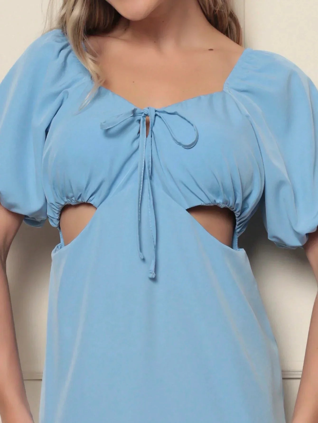 Vestido Curto Com Manga Bufante Ombro Á Nicole