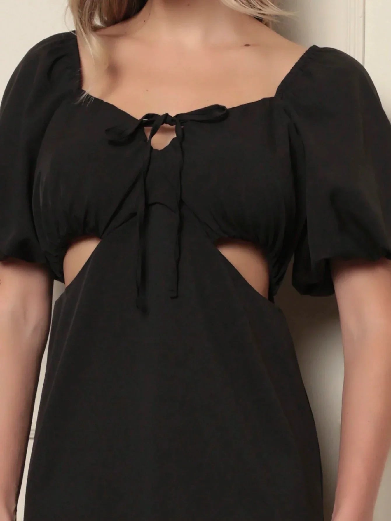 Vestido Curto Com Manga Bufante Ombro Á Nicole